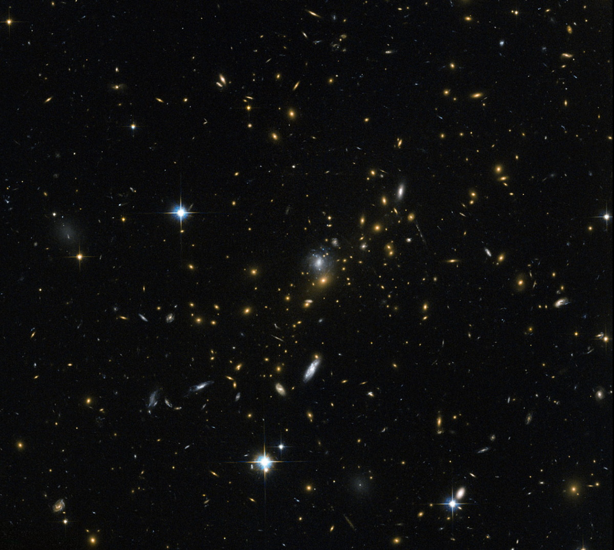 Galaxy Cluster Doubles as Cosmic Magnifying Glass for Hubble Telescope (Photo)